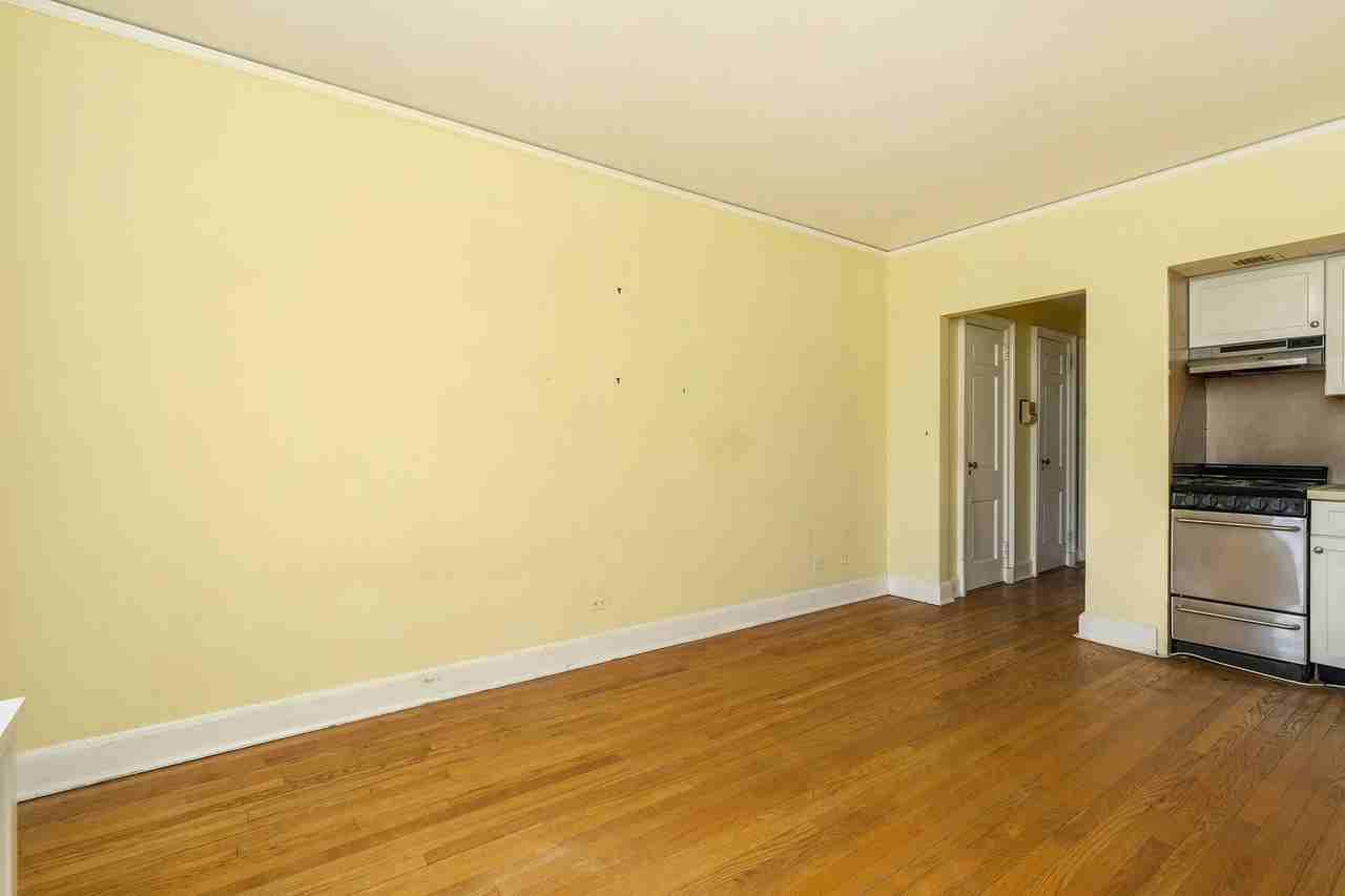 44 Nassau St - Photo 6 of 12