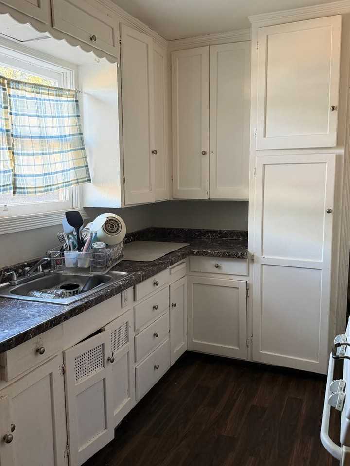 1119 Washburn Ave - Photo 2 of 5