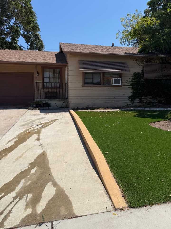 1119 Washburn Ave - Photo 4 of 5