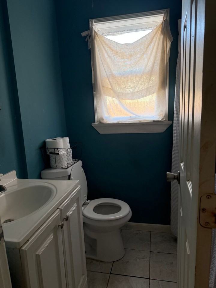 1119 Washburn Ave - Photo 5 of 5