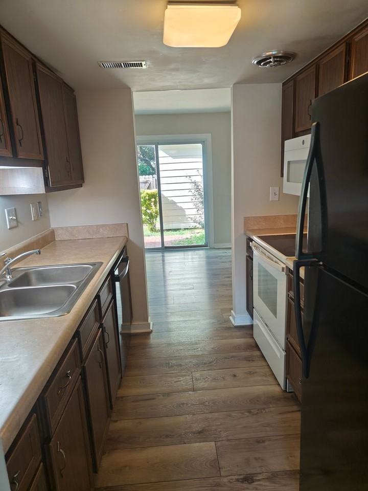 9321 Gildenfield Ct - Photo 4 of 15