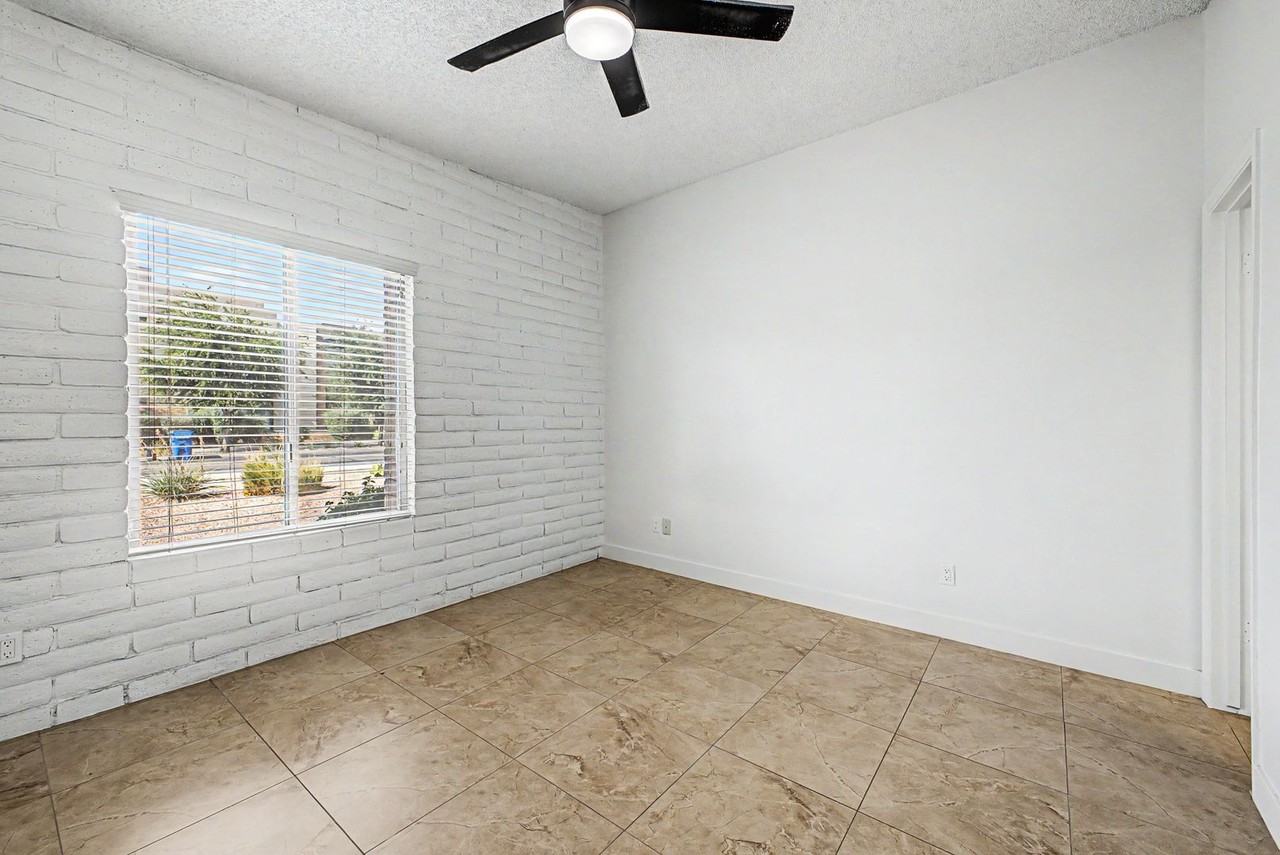 1297 W 5th St - Photo 6 of 29