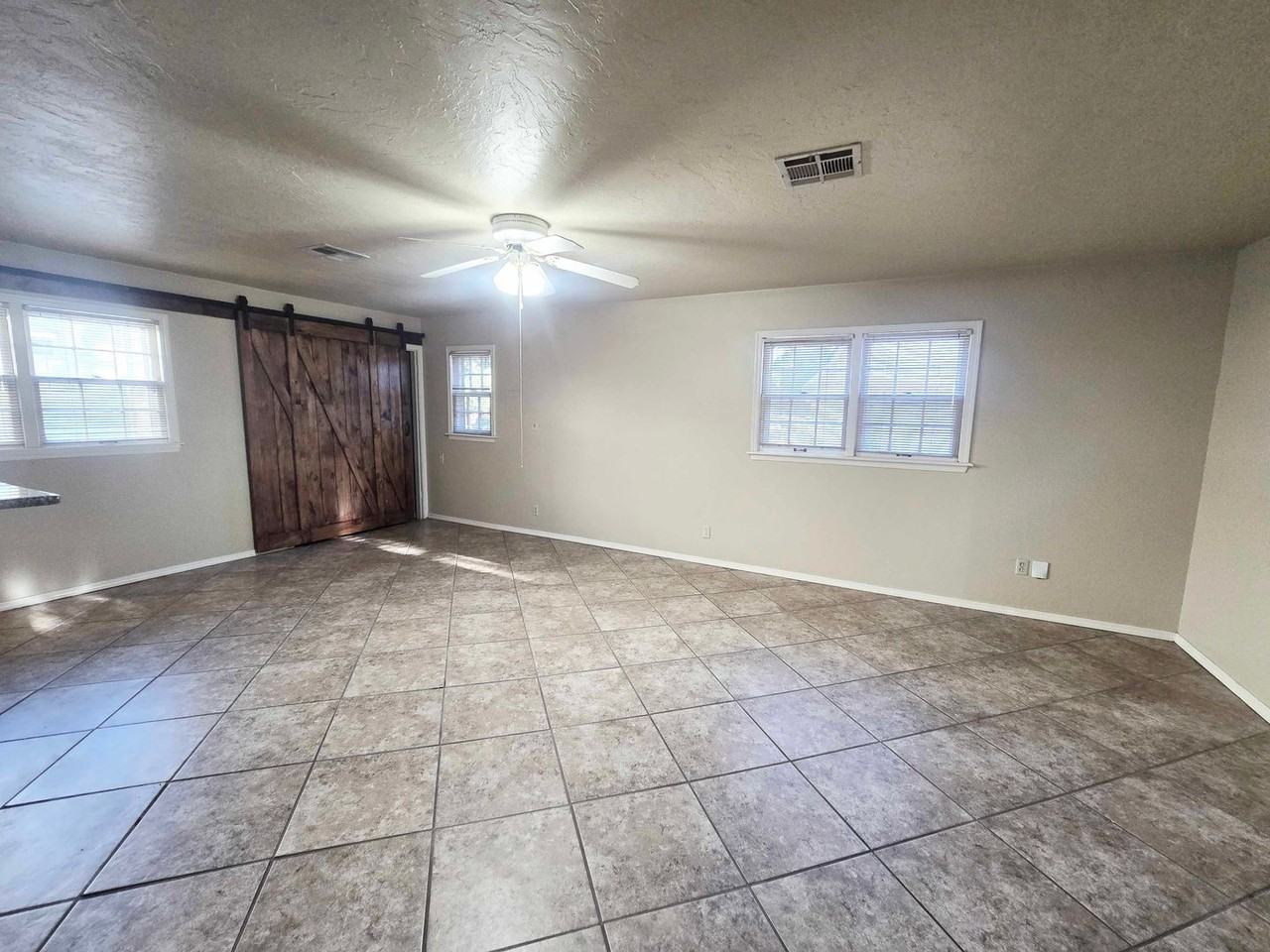 6805 Nw 42nd St - Photo 3 of 15