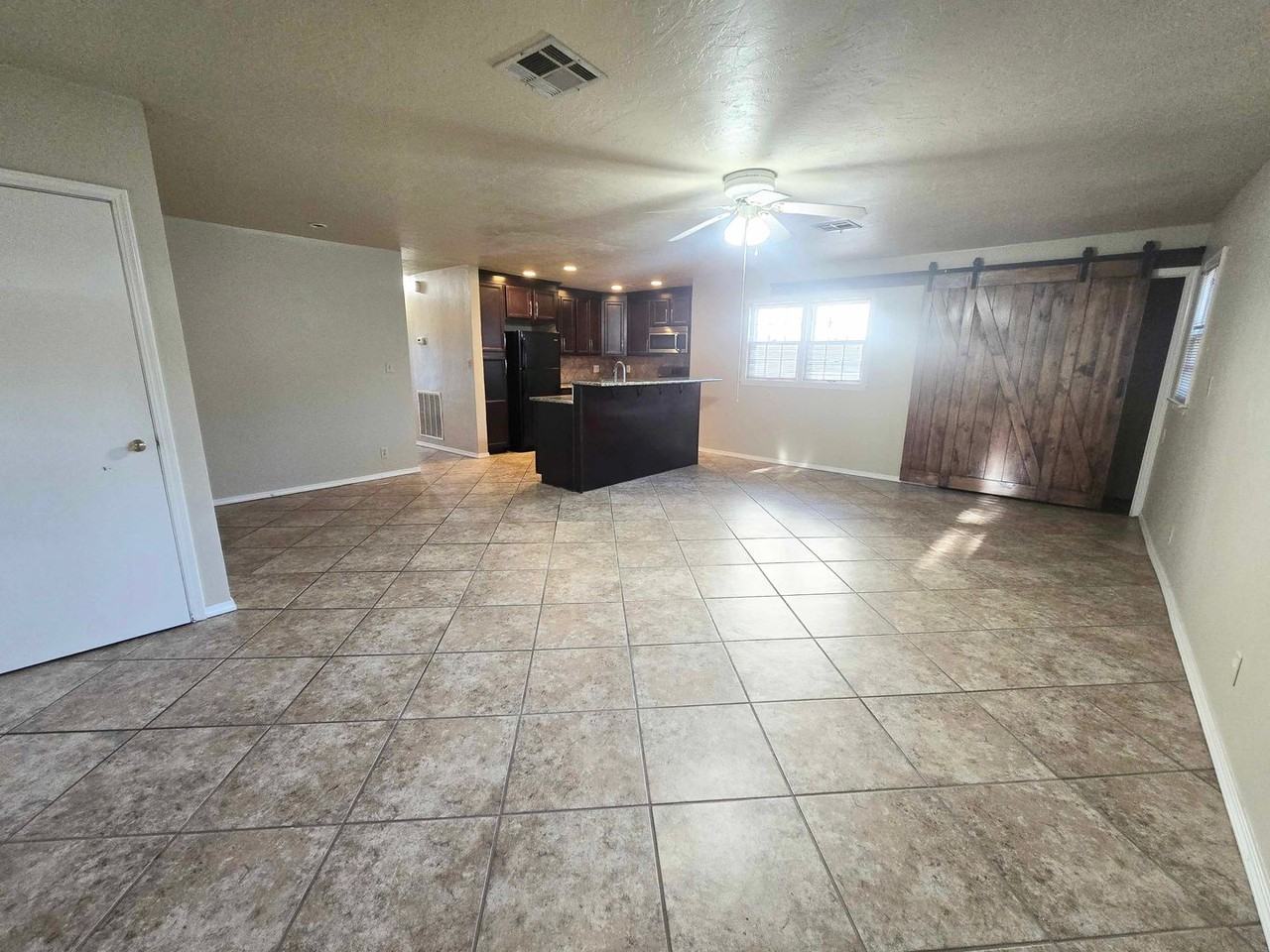6805 Nw 42nd St - Photo 4 of 15