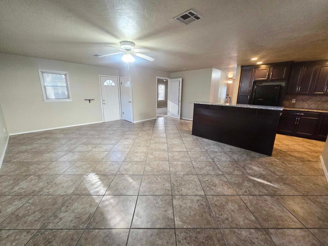 6805 Nw 42nd St - Photo 5 of 15