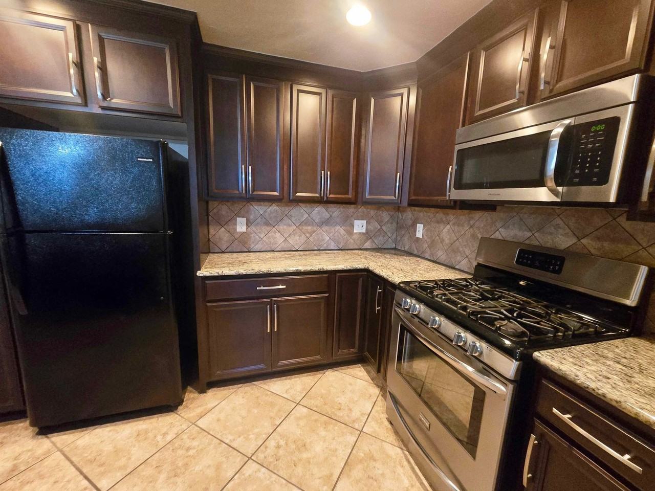 6805 Nw 42nd St - Photo 7 of 15