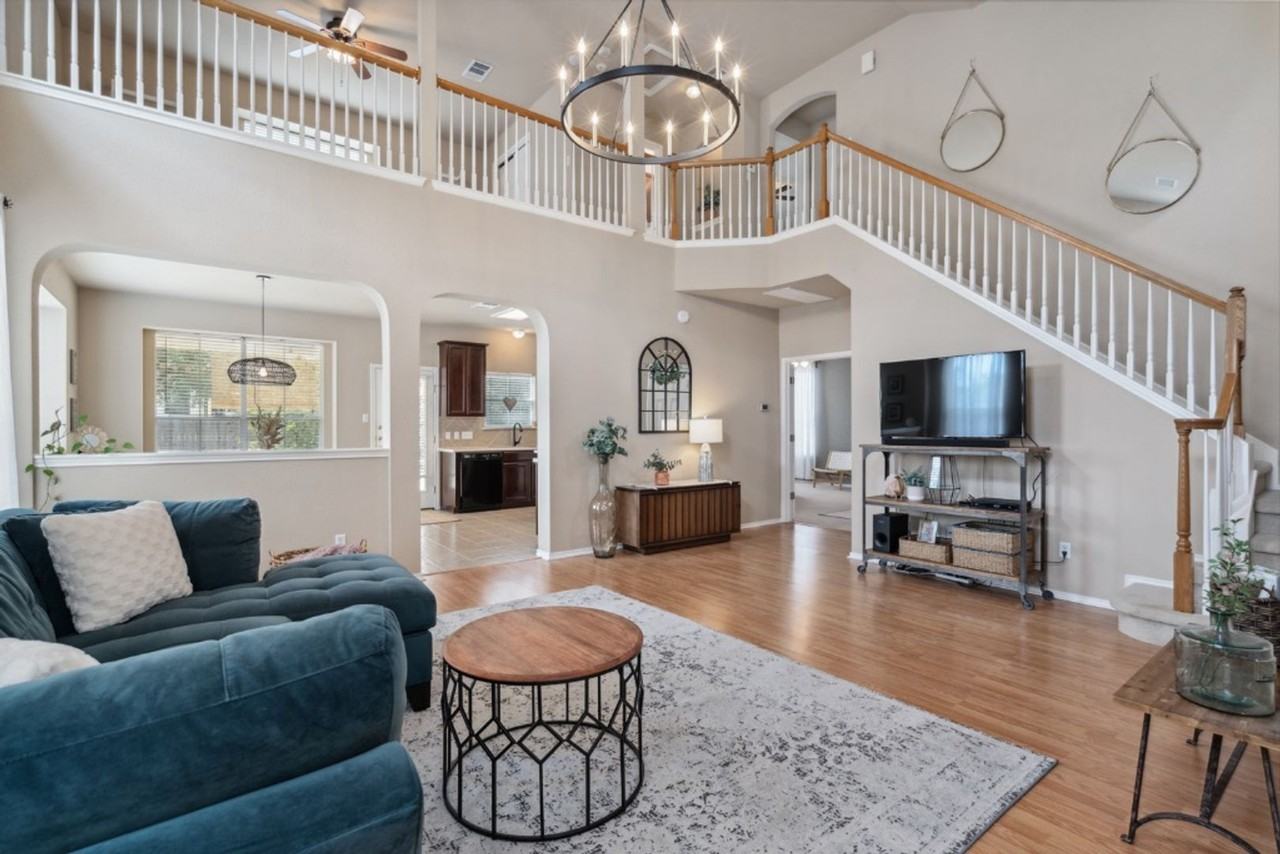 2913 Fleet Dr - Photo 3 of 30