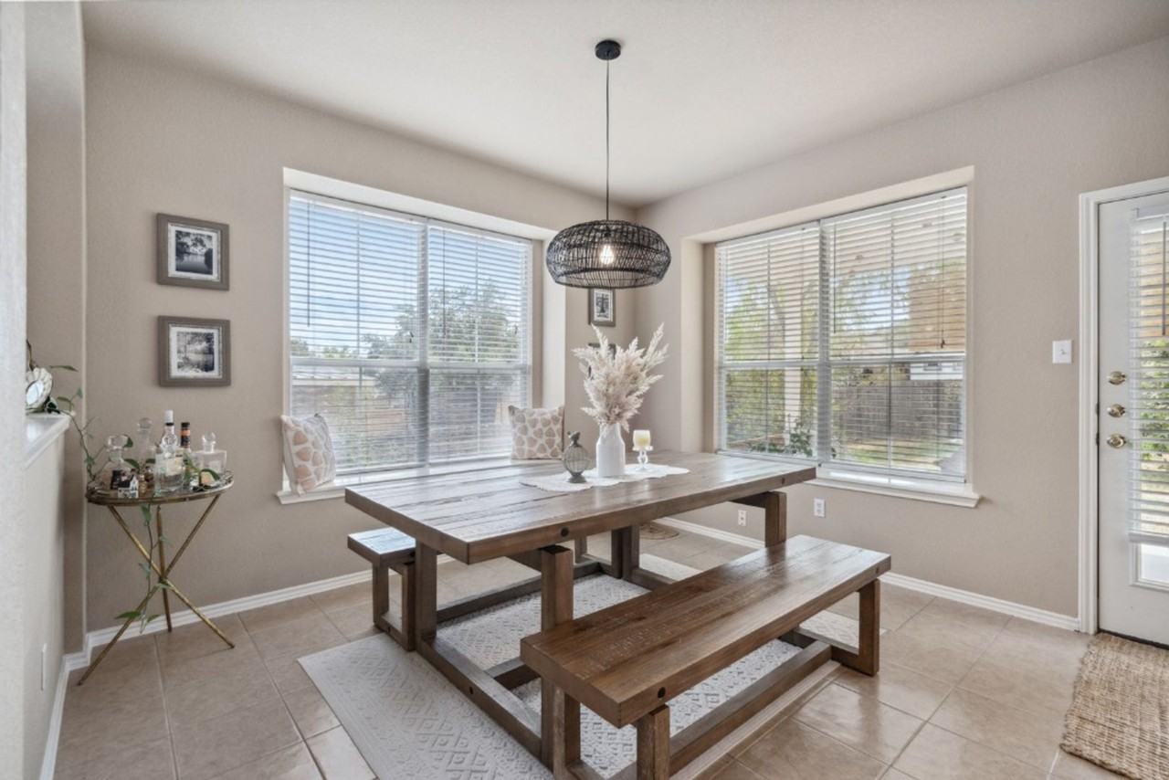 2913 Fleet Dr - Photo 5 of 30