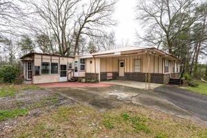 featured image of 747 17th St