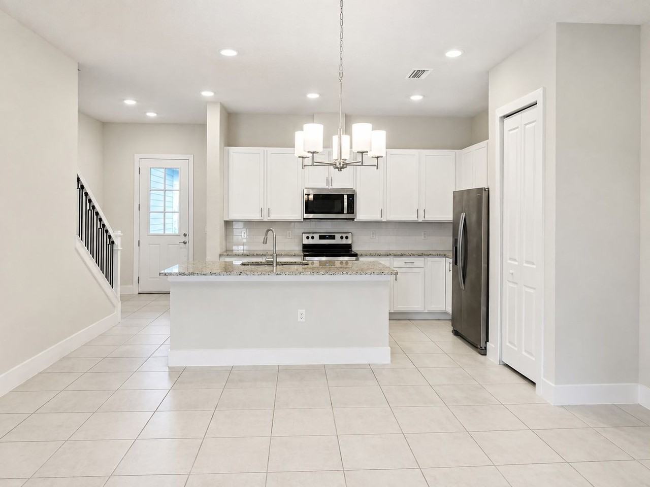 1435 Brookdale Ct - Photo 3 of 16