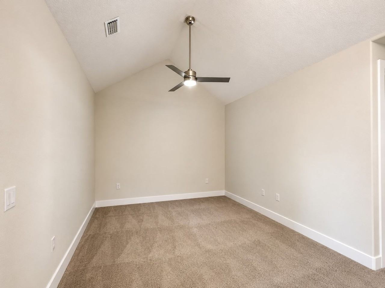 1435 Brookdale Ct - Photo 6 of 16