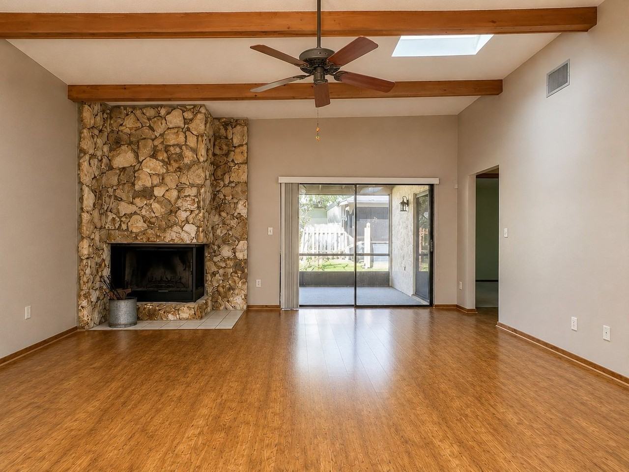1455 King Ct - Photo 2 of 17