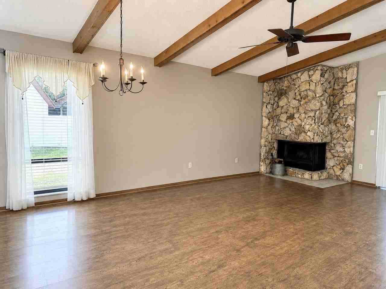 1455 King Ct - Photo 4 of 17
