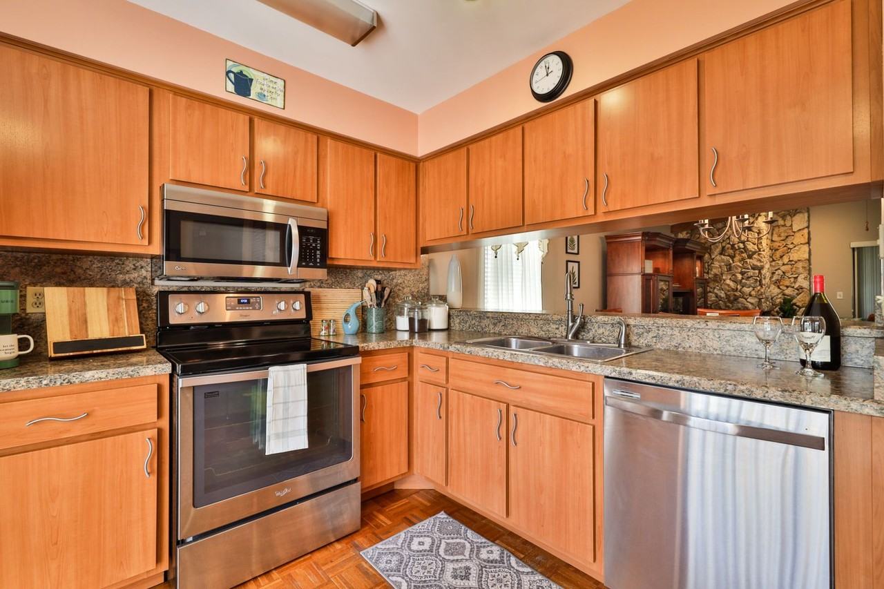 1455 King Ct - Photo 7 of 17