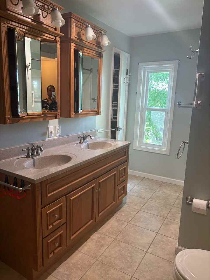 570 Middle Rd - Photo 5 of 10