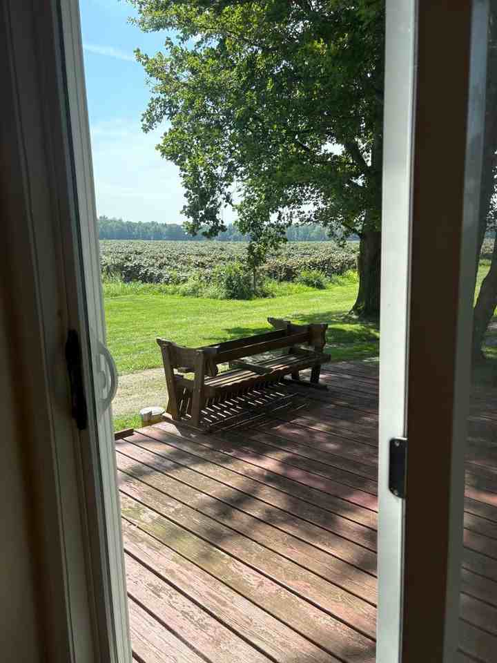 570 Middle Rd - Photo 6 of 10