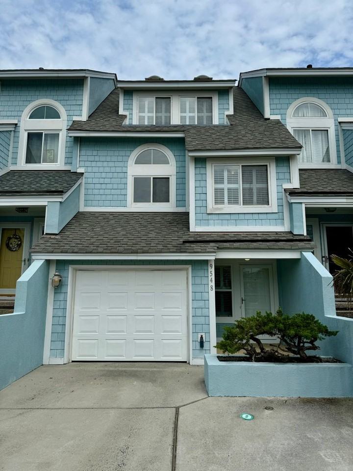 9548 Bay Front Dr - Photo 2 of 8
