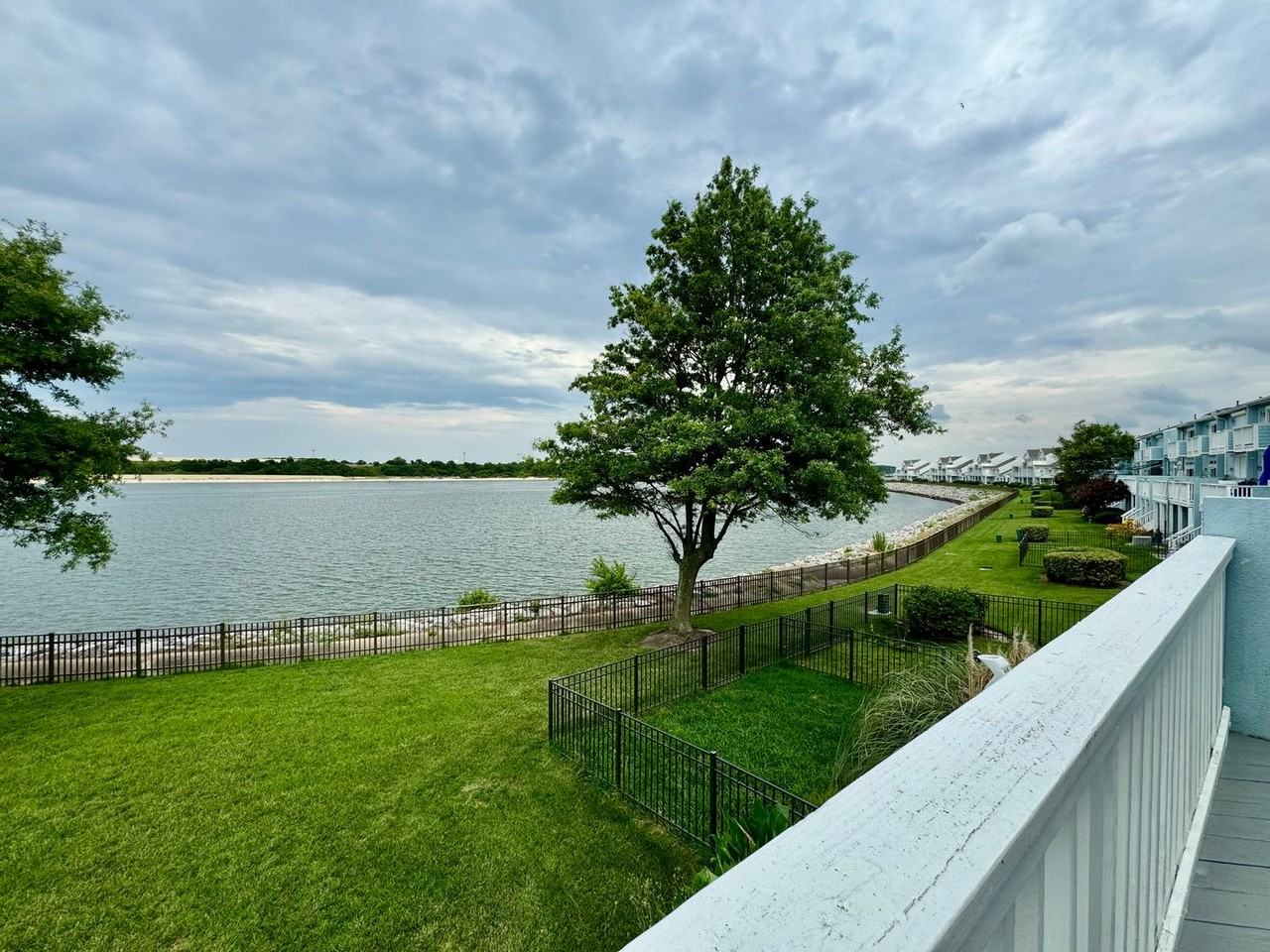 9548 Bay Front Dr - Photo 4 of 8