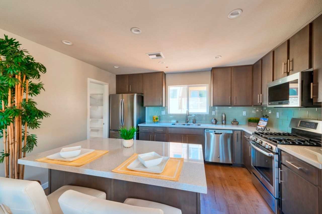Luxury Townhomes located in the heart of Pacific Beach - Photo 5 of 5