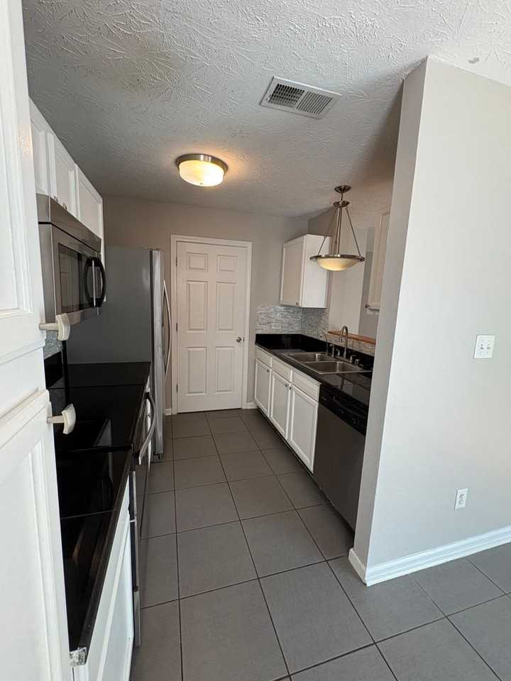 120 River Run Ct - Photo 3 of 12