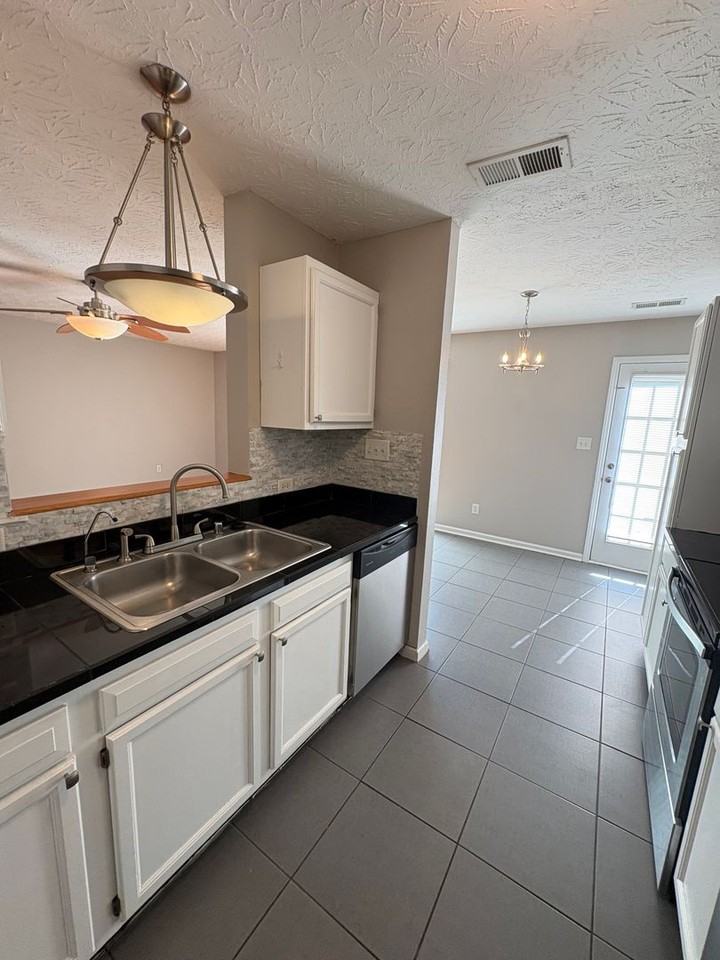 120 River Run Ct - Photo 4 of 12