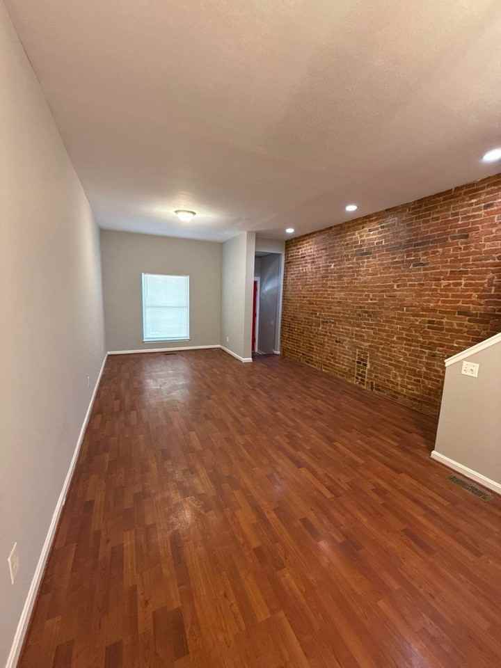 411 N Luzerne Ave - Photo 5 of 22