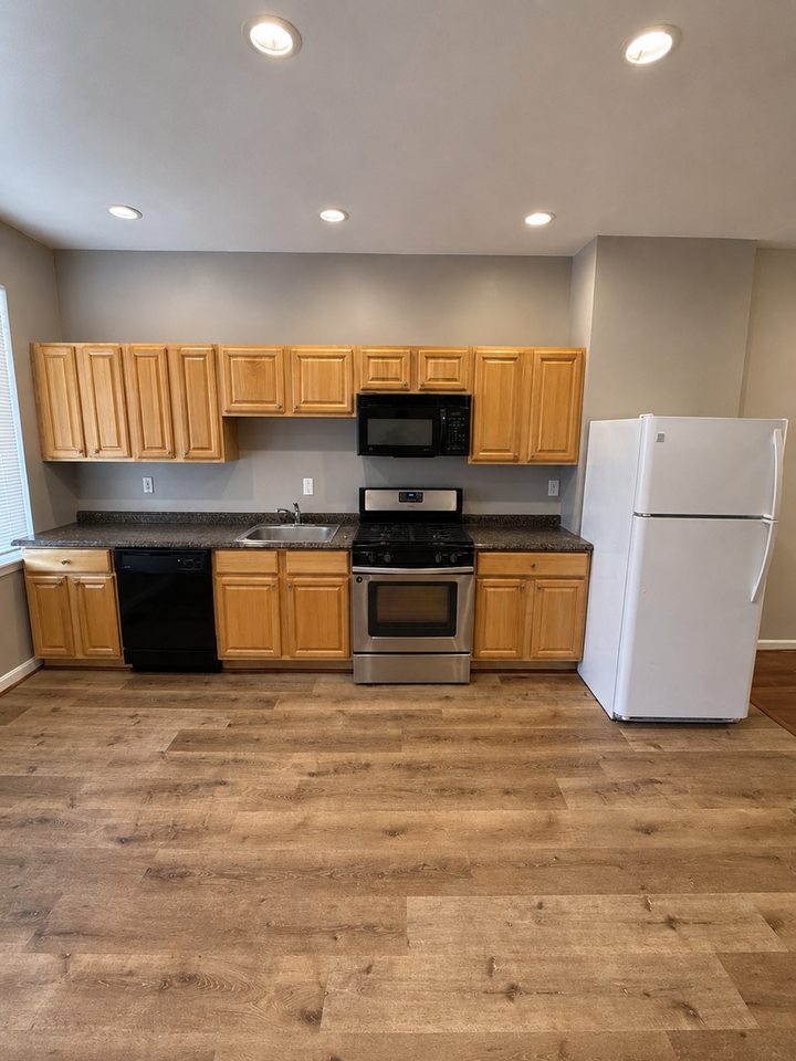 411 N Luzerne Ave - Photo 7 of 22