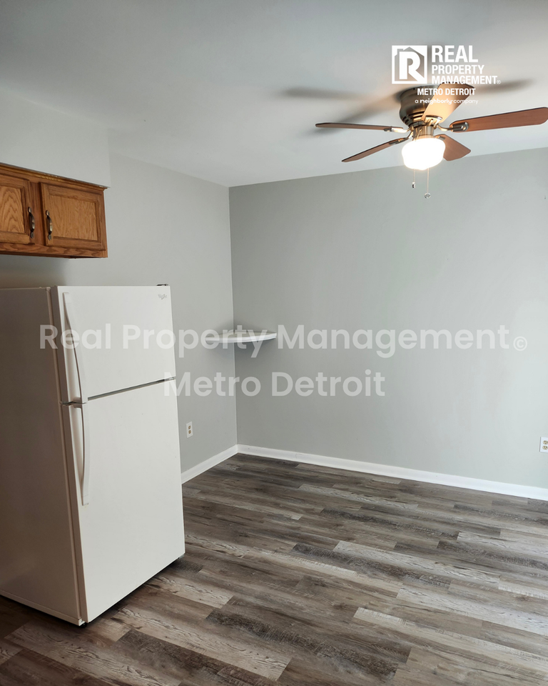 39443 Jefferson Ave - Photo 6 of 12