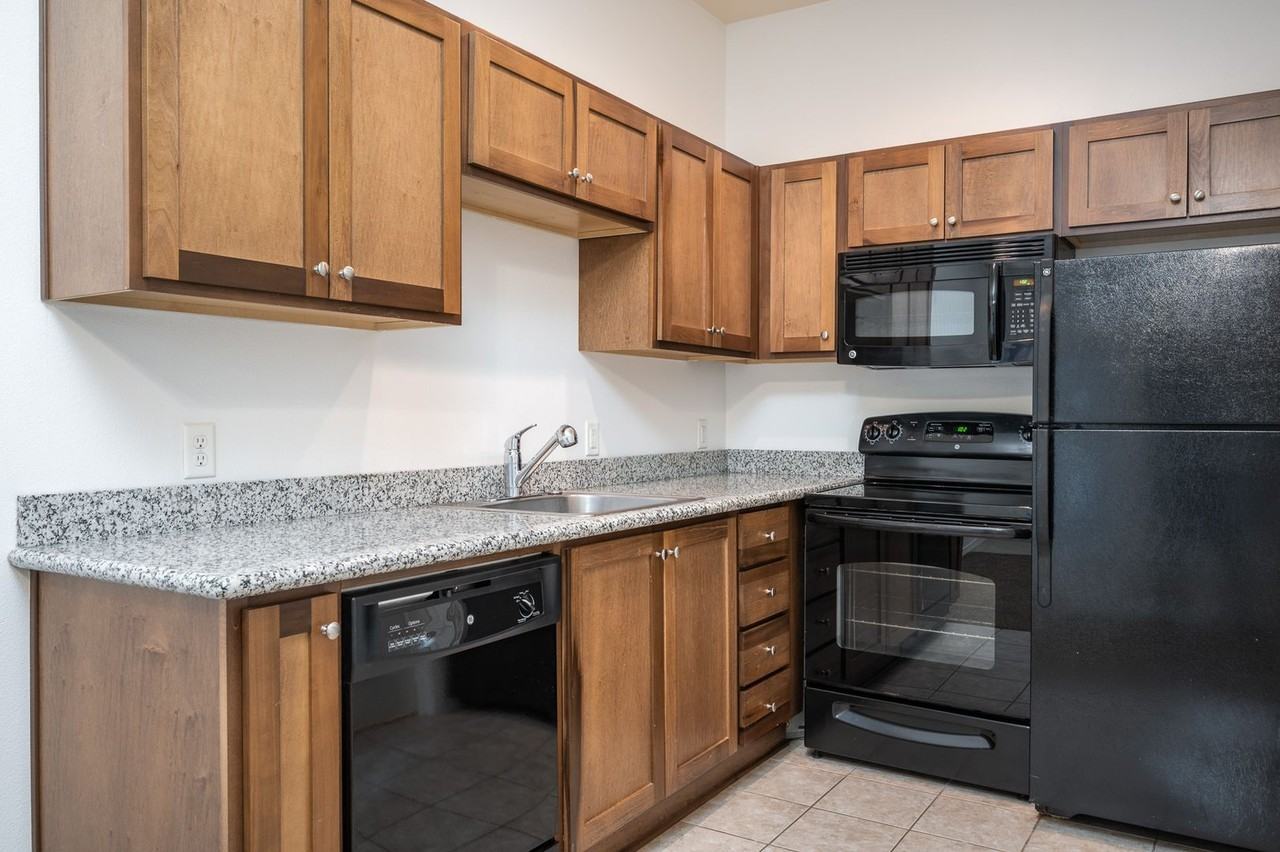 455 NE 24th Ave - Photo 2 of 13