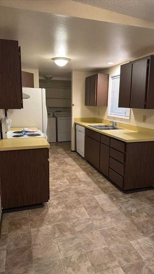 6163 Shamrock Rd - Photo 5 of 16