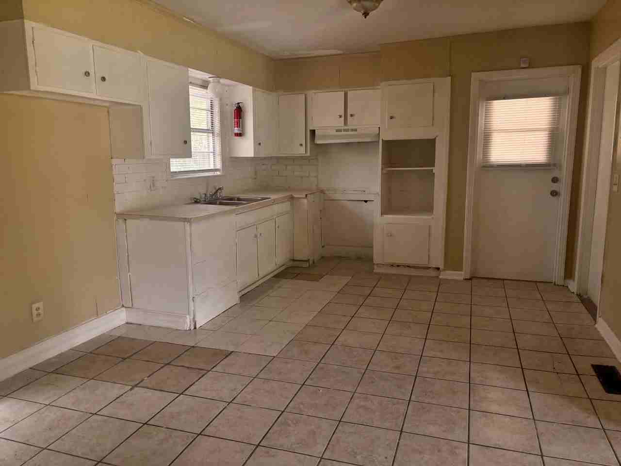 2741 Revere St - Photo 3 of 10