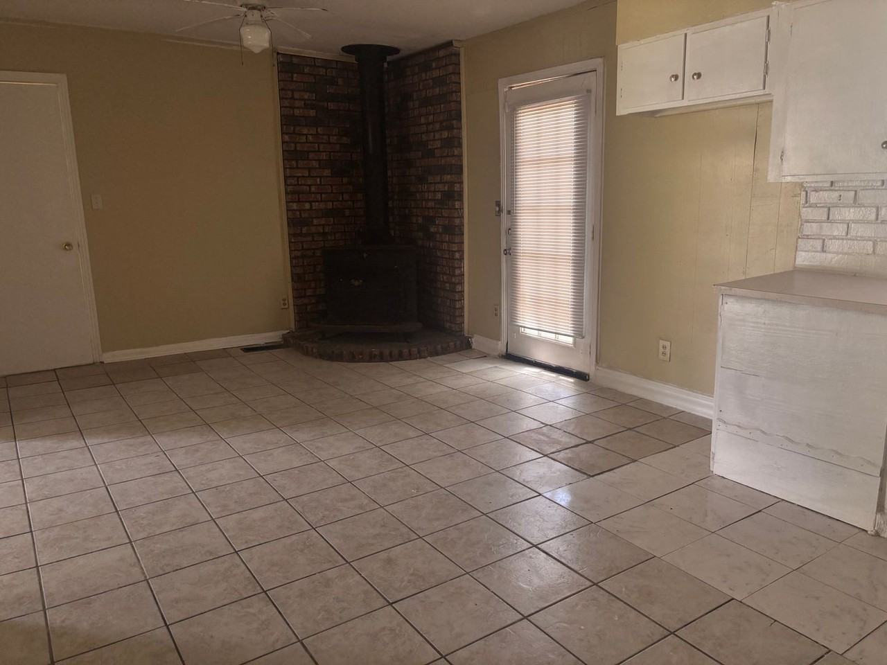 2741 Revere St - Photo 4 of 10
