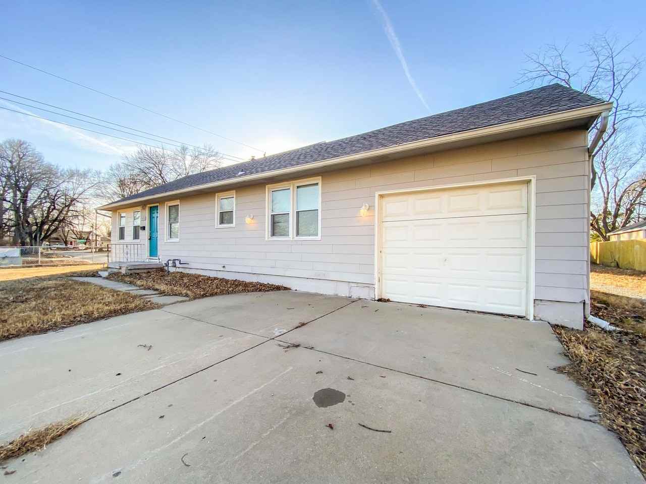 11426 Applewood Dr - Photo 3 of 18