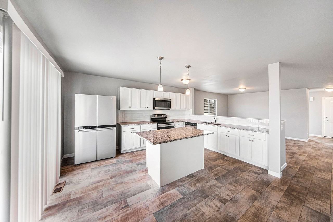1554 Carolyn Dr - Photo 2 of 20