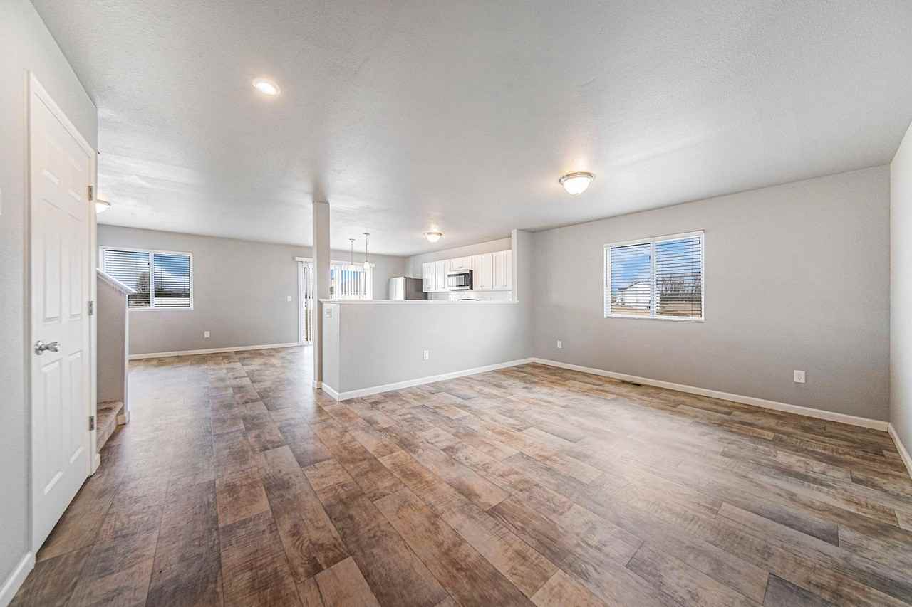 1554 Carolyn Dr - Photo 3 of 20