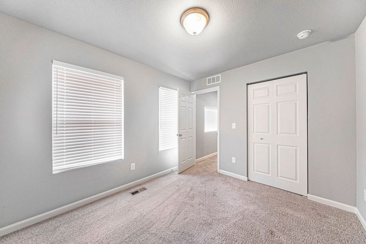 1554 Carolyn Dr - Photo 4 of 20
