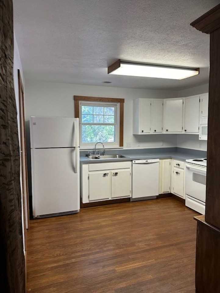 304 S Main St - Photo 5 of 16