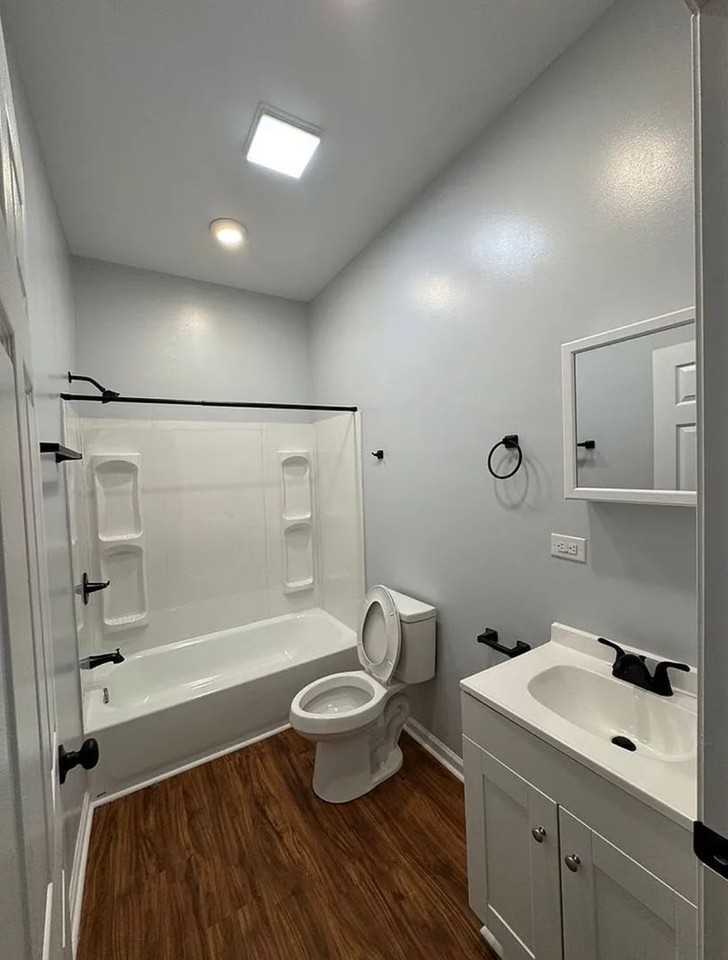 122 E 14th St - Photo 2 of 10