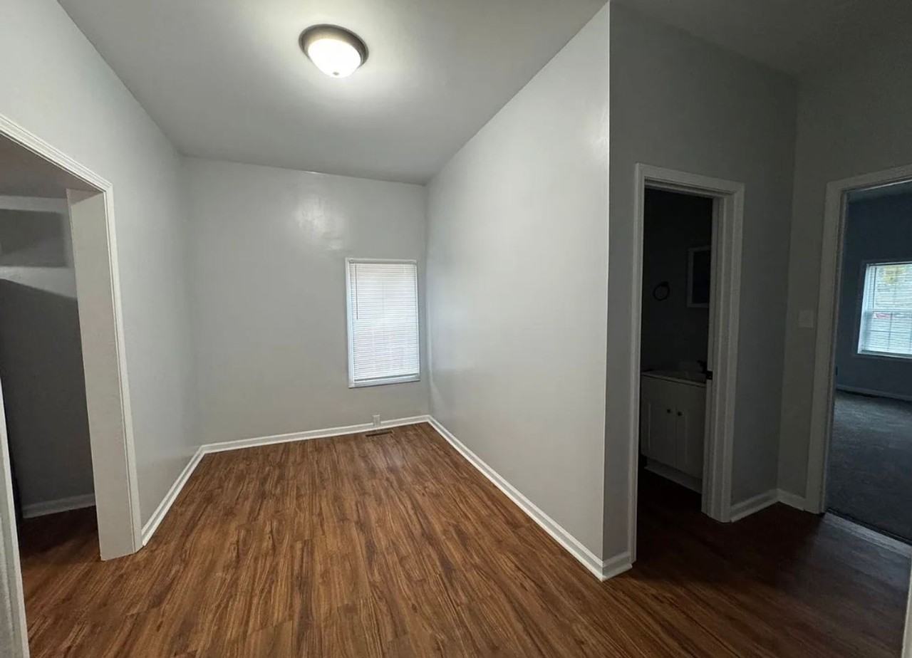 122 E 14th St - Photo 5 of 10