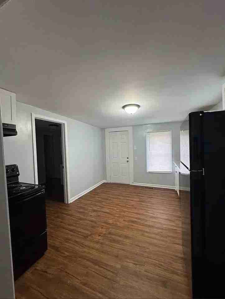 122 E 14th St - Photo 6 of 10