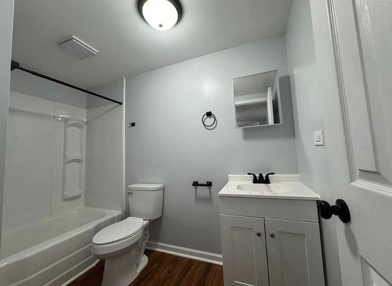 122 E 14th St - Photo 7 of 10