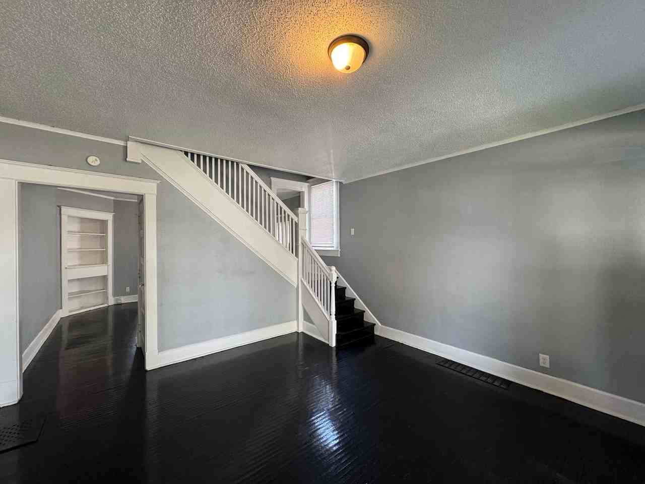 3132 Broadway St - Photo 2 of 22