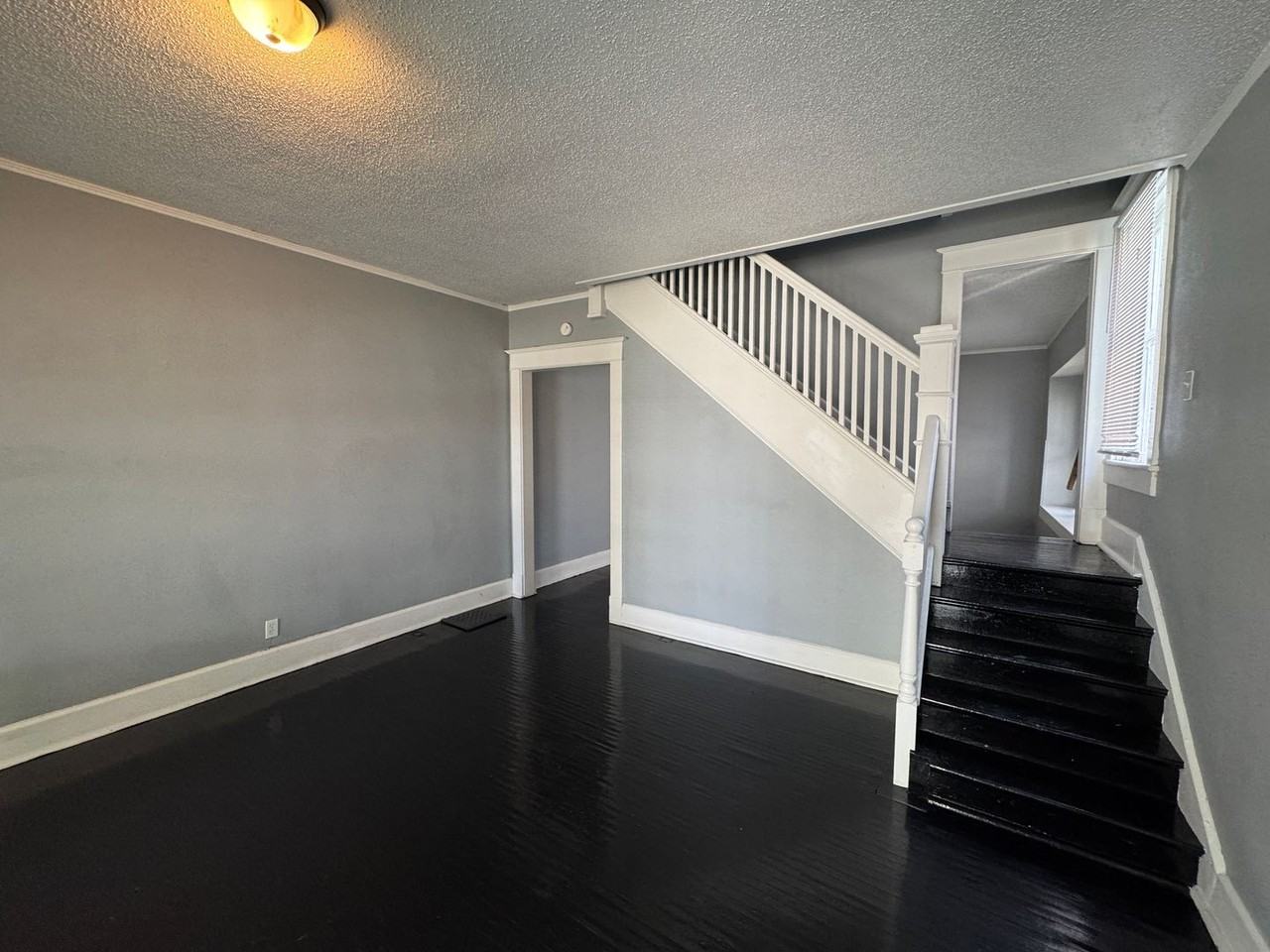 3132 Broadway St - Photo 3 of 22