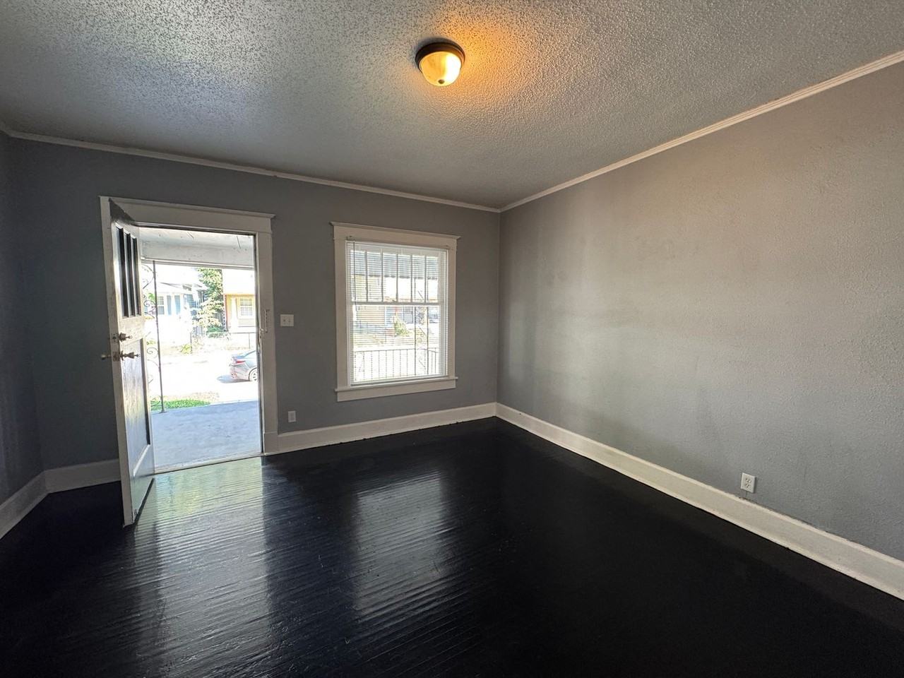 3132 Broadway St - Photo 4 of 22