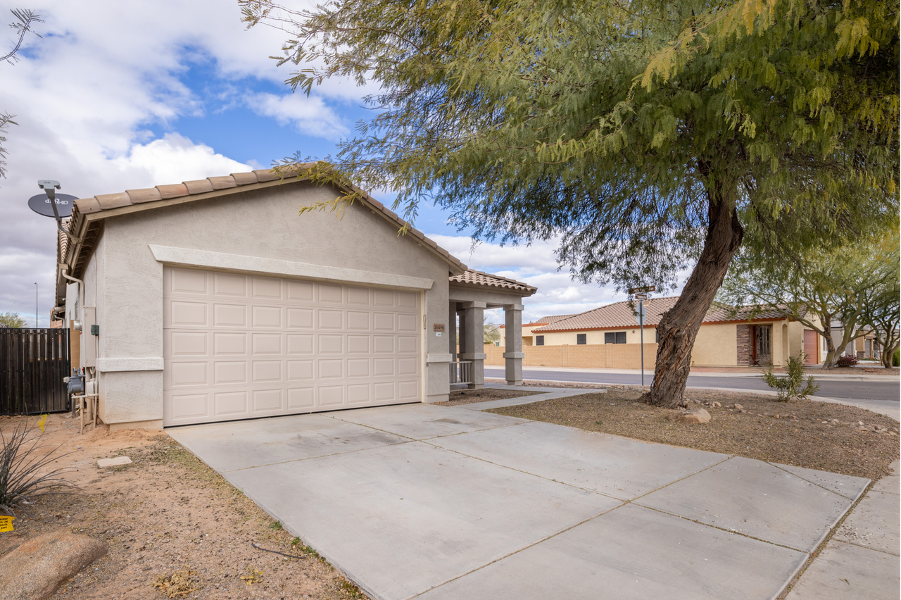 36496 W Pampoloma Ave - Photo 6 of 44