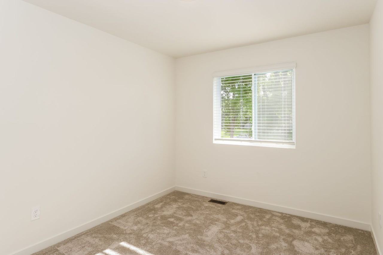 1117 Plymouth St - Photo 3 of 30