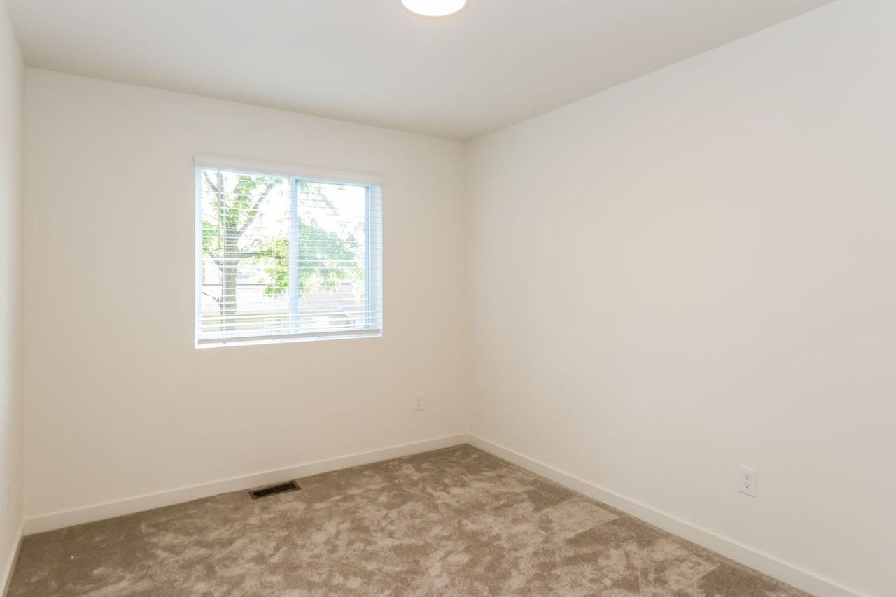 1117 Plymouth St - Photo 6 of 30