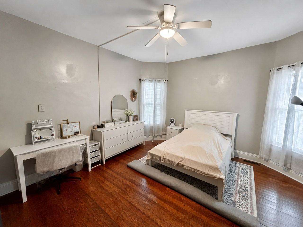 344 Oldham Ave - Photo 3 of 13