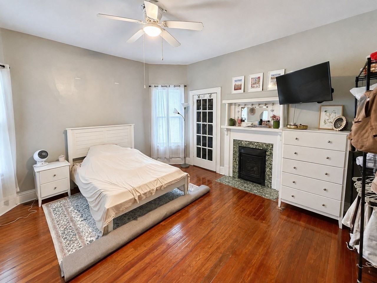344 Oldham Ave - Photo 4 of 13