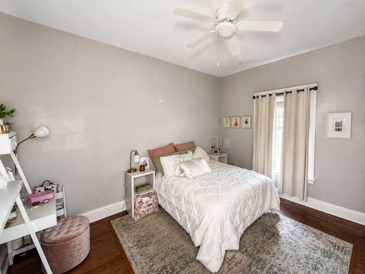344 Oldham Ave - Photo 5 of 13